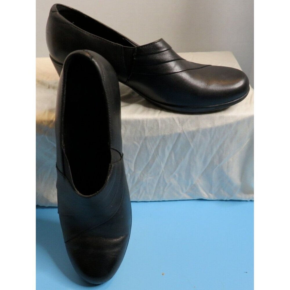 VTG Clarks Women’s Heeled Slip On Shoes Black Size 10M